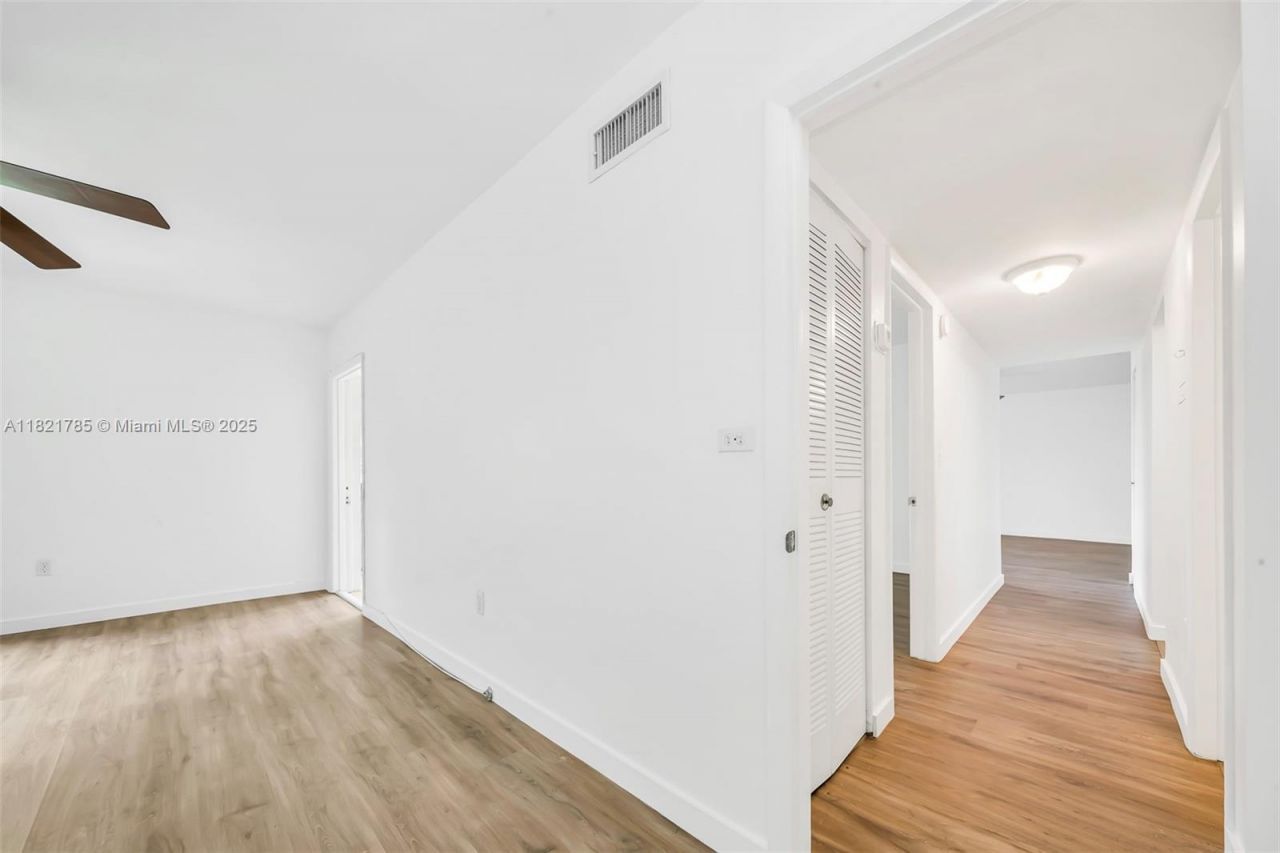 8335 SW 72nd Ave, Unit 315D, Miami, FL 33143 Photo