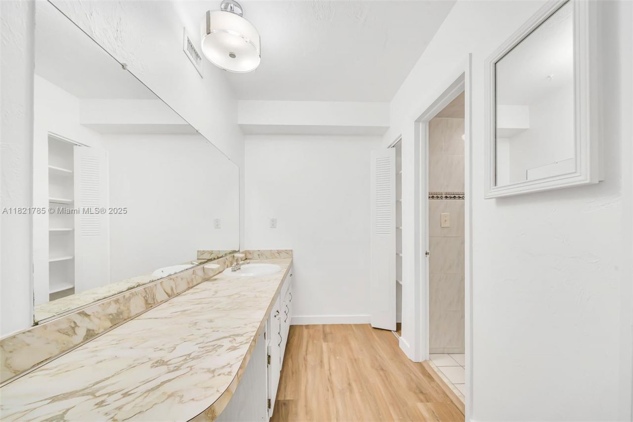 8335 SW 72nd Ave, Unit 315D, Miami, FL 33143 Photo