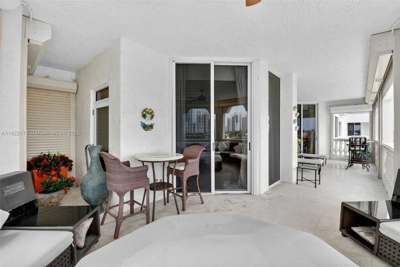 19925 NE 39th Pl, Unit 404, Aventura, FL 33180 Photo