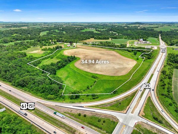 527 Badger Road, Hazel Green, WI 53811