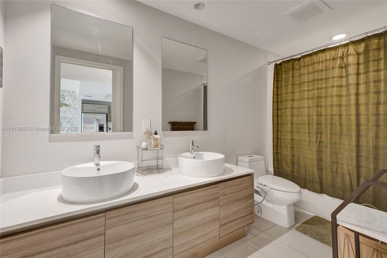 121 NE 34th St, Unit 2512, Miami, FL 33137 Photo