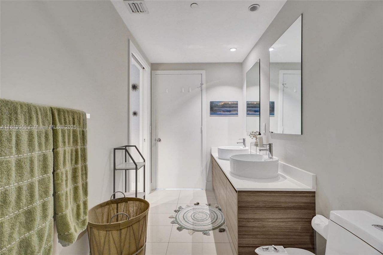 121 NE 34th St, Unit 2512, Miami, FL 33137 Photo