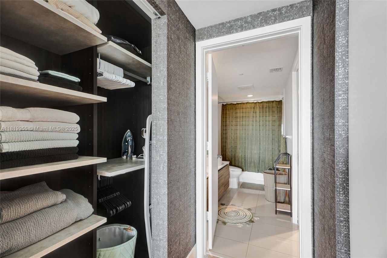 121 NE 34th St, Unit 2512, Miami, FL 33137 Photo