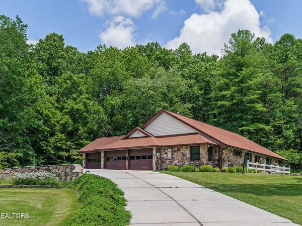 10 Meadows Rd, Sparta, TN 38583