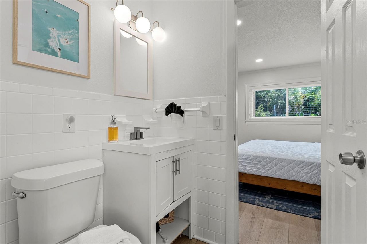 402 S Orlando Avenue, Cocoa Beach, FL 32931 Photo