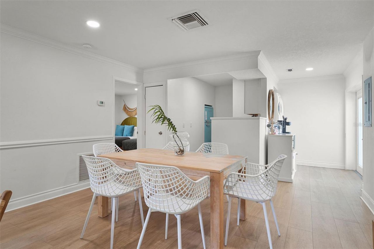 402 S Orlando Avenue, Cocoa Beach, FL 32931 Photo