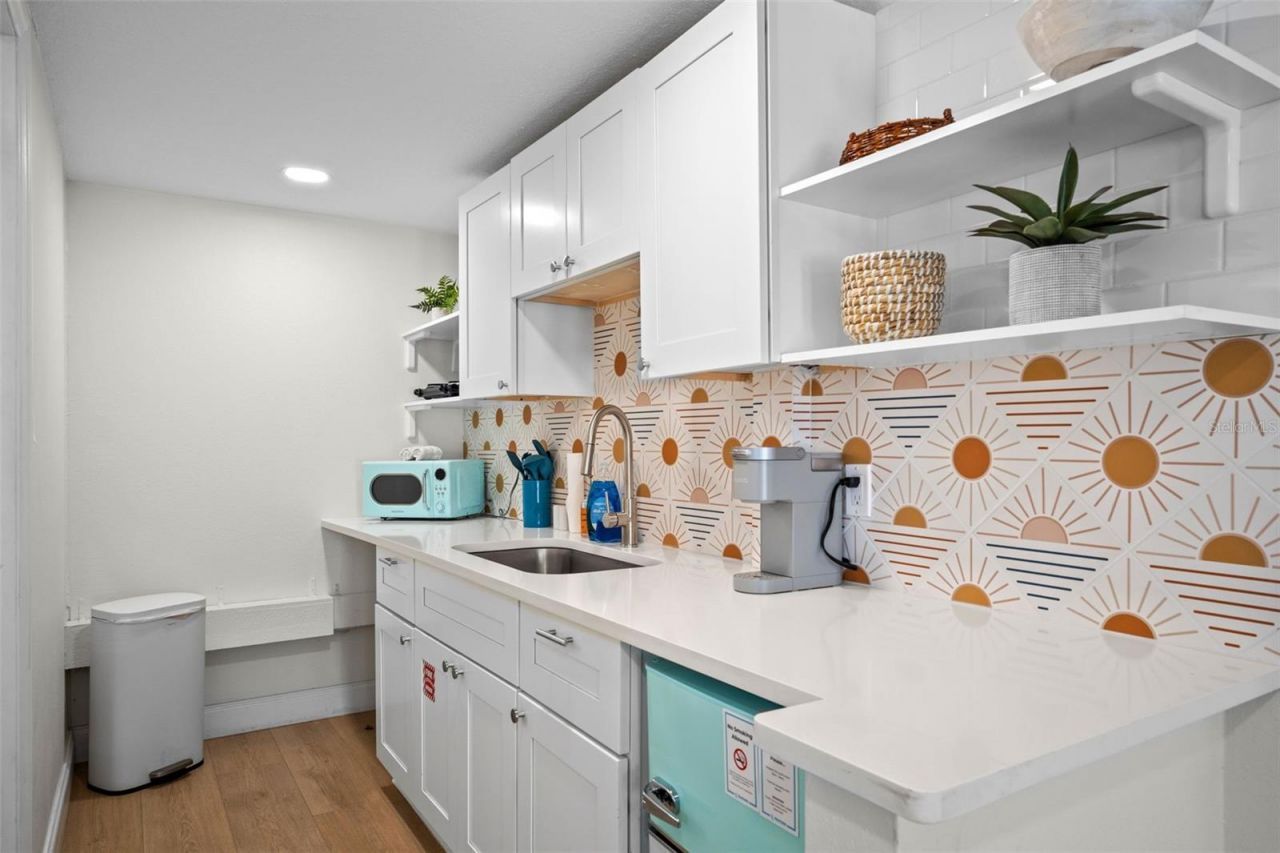 402 S Orlando Avenue, Cocoa Beach, FL 32931 Photo