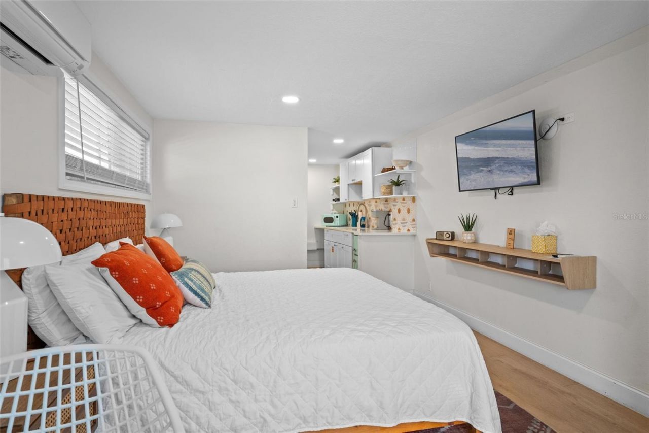 402 S Orlando Avenue, Cocoa Beach, FL 32931 Photo