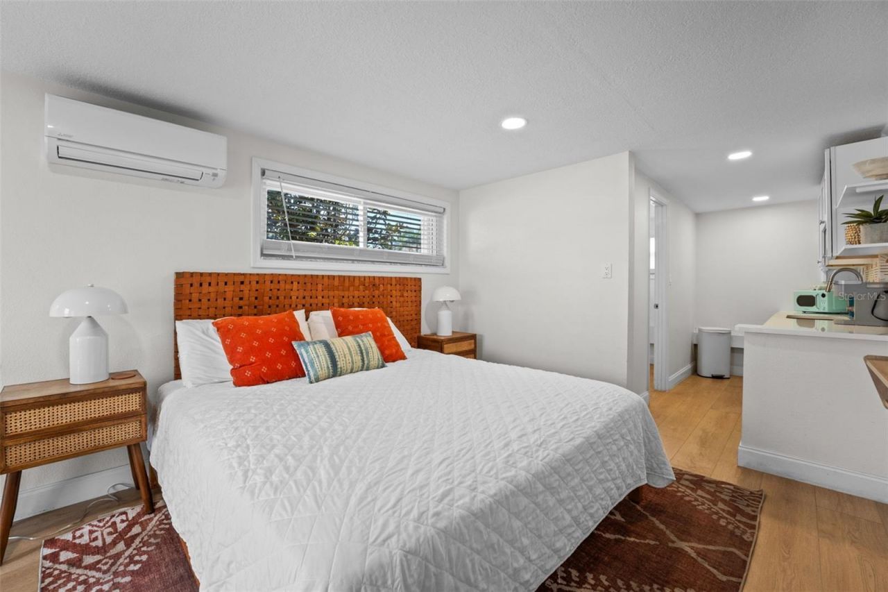 402 S Orlando Avenue, Cocoa Beach, FL 32931 Photo