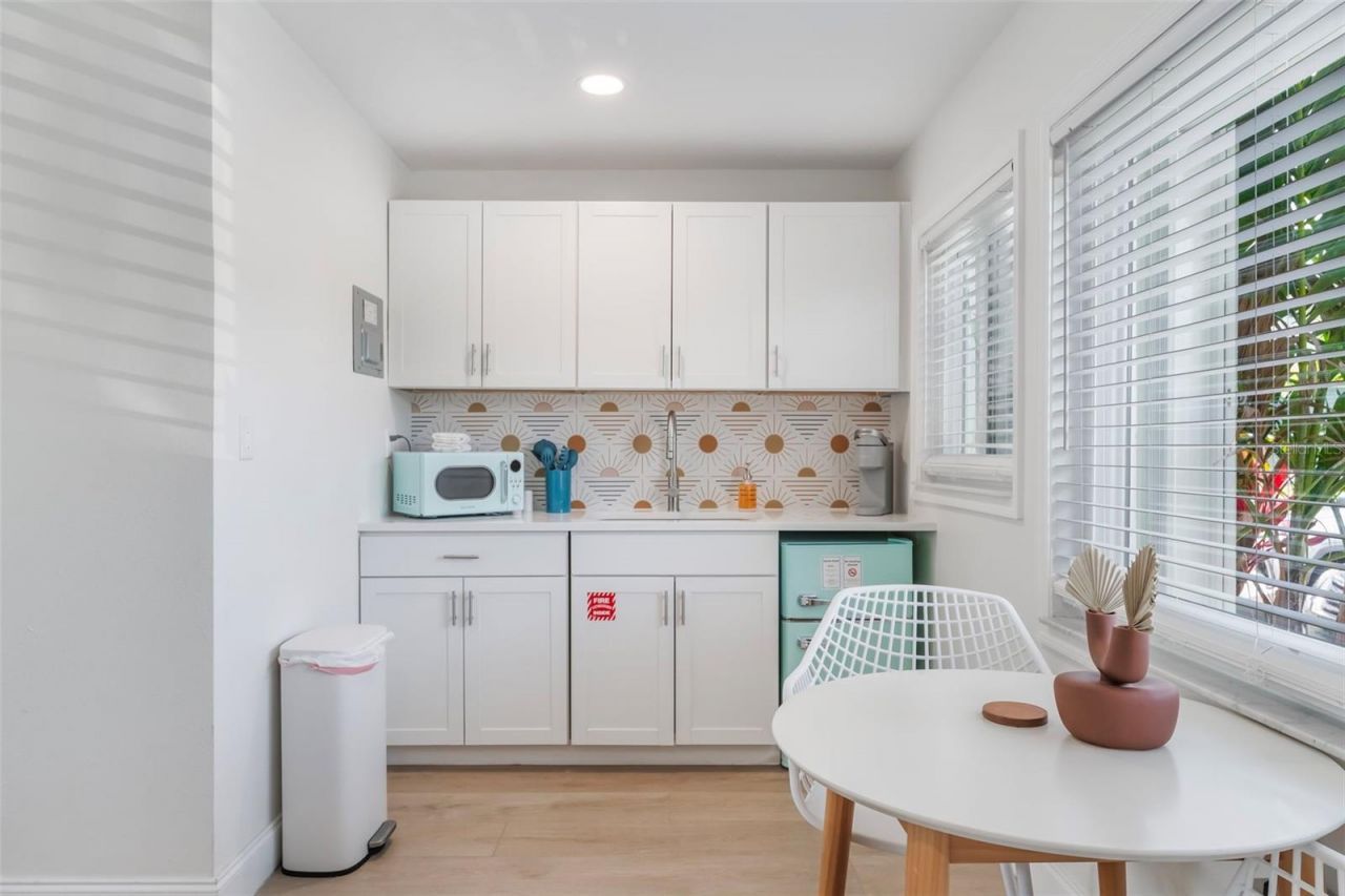 402 S Orlando Avenue, Cocoa Beach, FL 32931 Photo