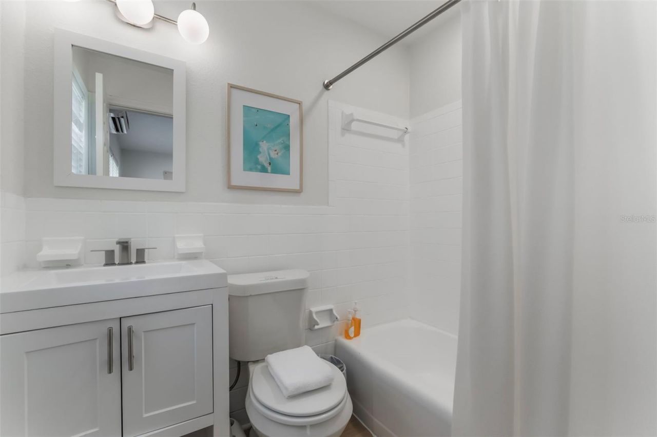 402 S Orlando Avenue, Cocoa Beach, FL 32931 Photo