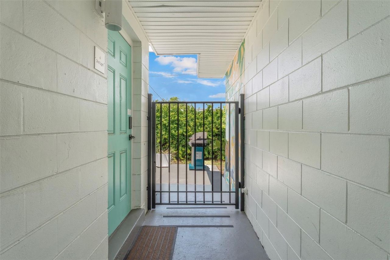 402 S Orlando Avenue, Cocoa Beach, FL 32931 Photo