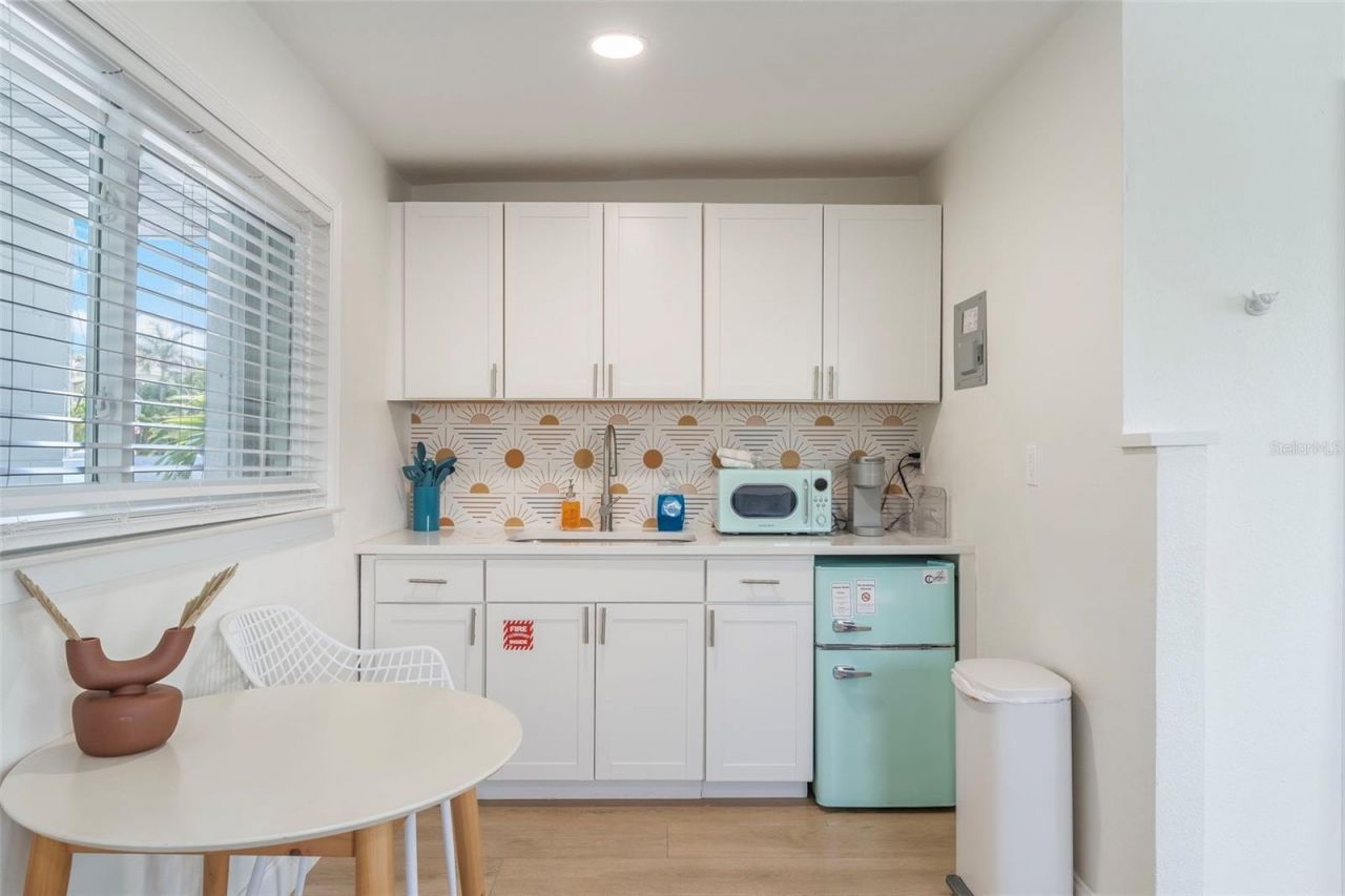 402 S Orlando Avenue, Cocoa Beach, FL 32931 Photo