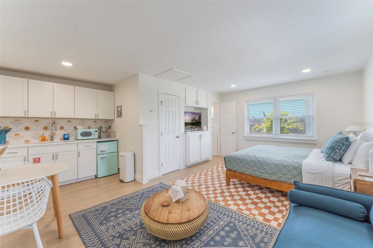 402 S Orlando Avenue, Cocoa Beach, FL 32931 Photo