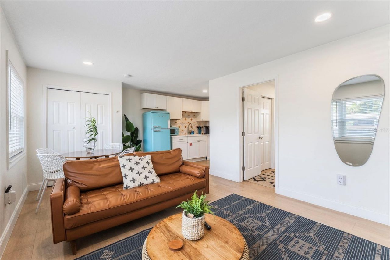 402 S Orlando Avenue, Cocoa Beach, FL 32931 Photo