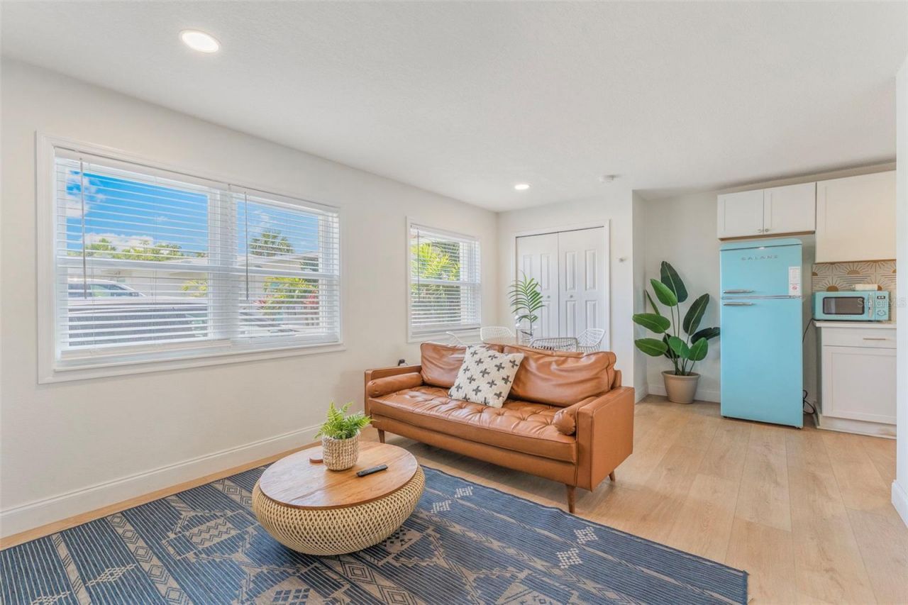 402 S Orlando Avenue, Cocoa Beach, FL 32931 Photo