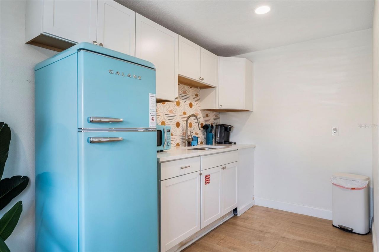 402 S Orlando Avenue, Cocoa Beach, FL 32931 Photo