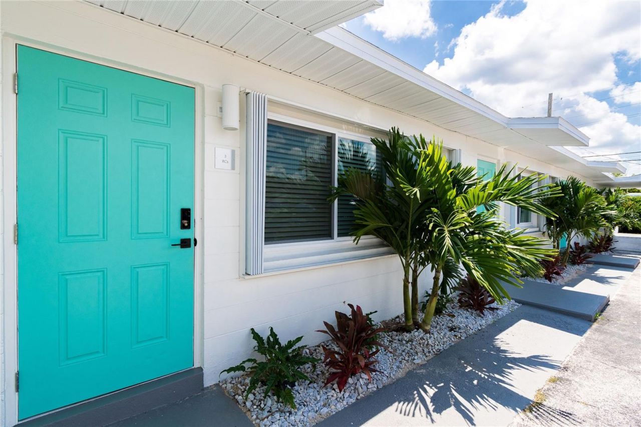 402 S Orlando Avenue, Cocoa Beach, FL 32931 Photo