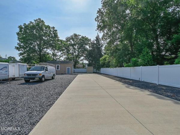 33 Bordentown Trail, Jamesburg, NJ 08831