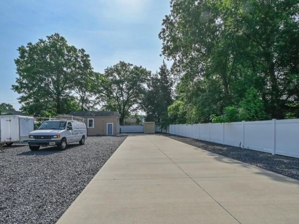 33 Bordentown Tpke, Jamesburg, NJ 08831