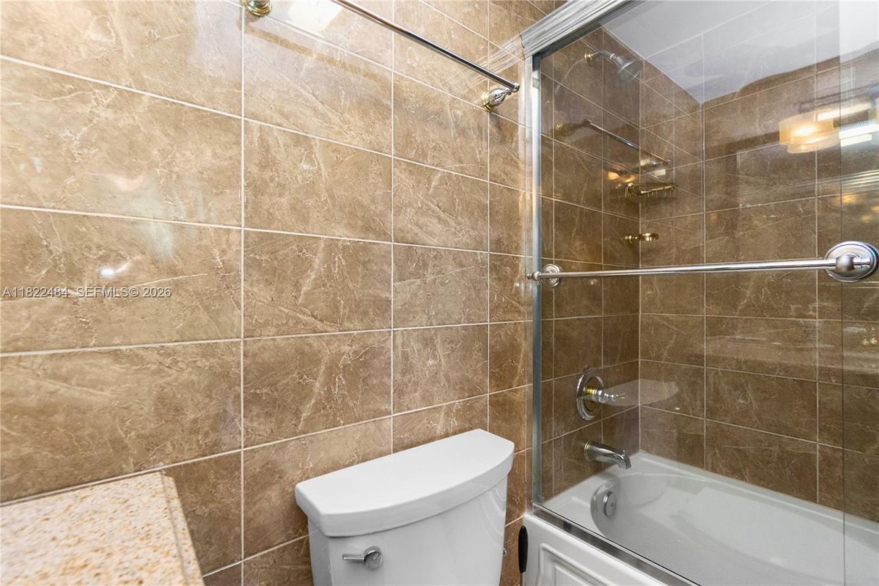 100 Lincoln Rd, Unit 811, Miami Beach, FL 33139 Photo