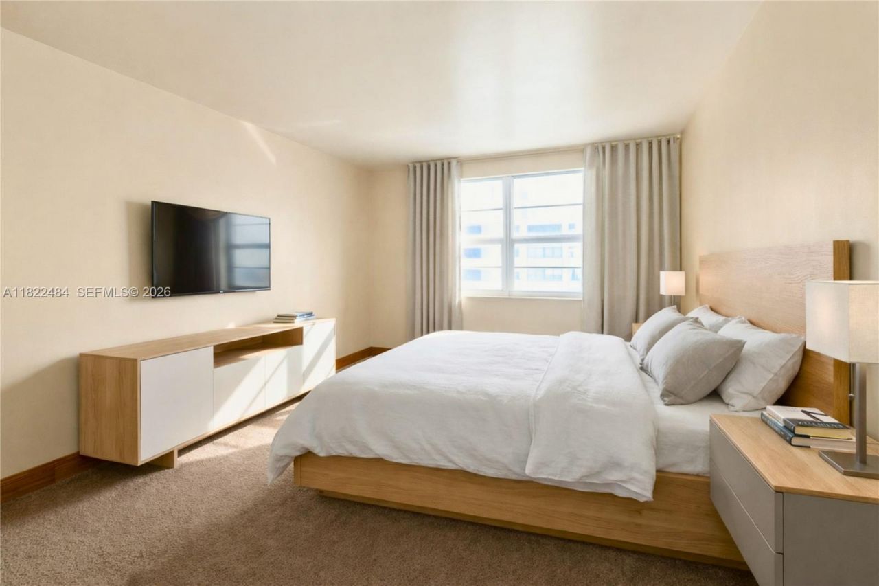 100 Lincoln Rd, Unit 811, Miami Beach, FL 33139 Photo