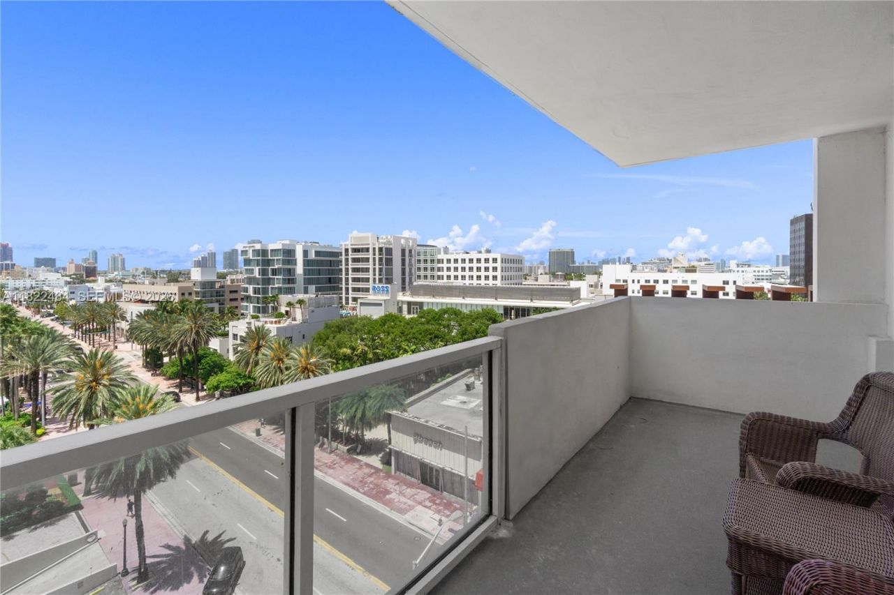 100 Lincoln Rd, Unit 811, Miami Beach, FL 33139 Photo