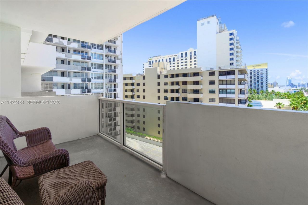 100 Lincoln Rd, Unit 811, Miami Beach, FL 33139 Photo