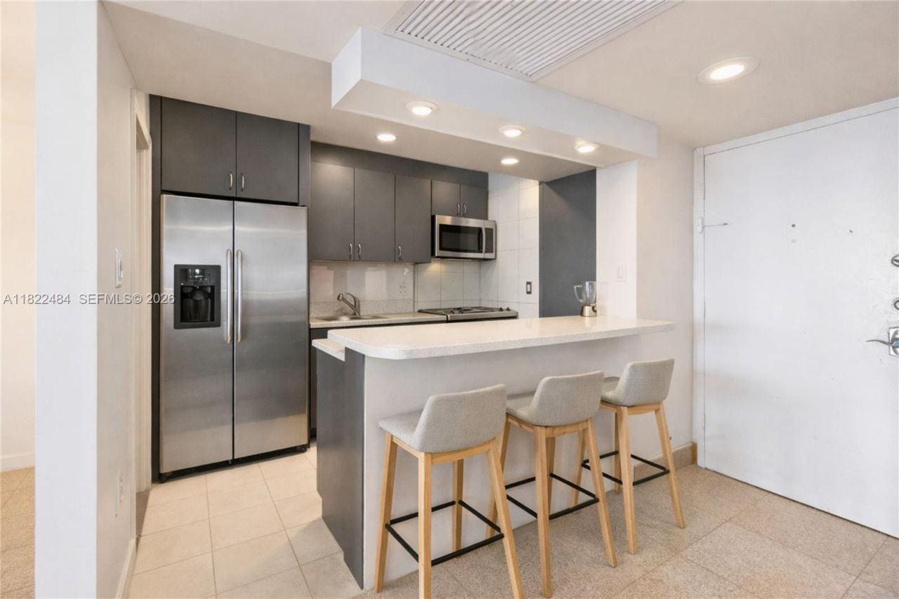 100 Lincoln Rd, Unit 811, Miami Beach, FL 33139 Photo