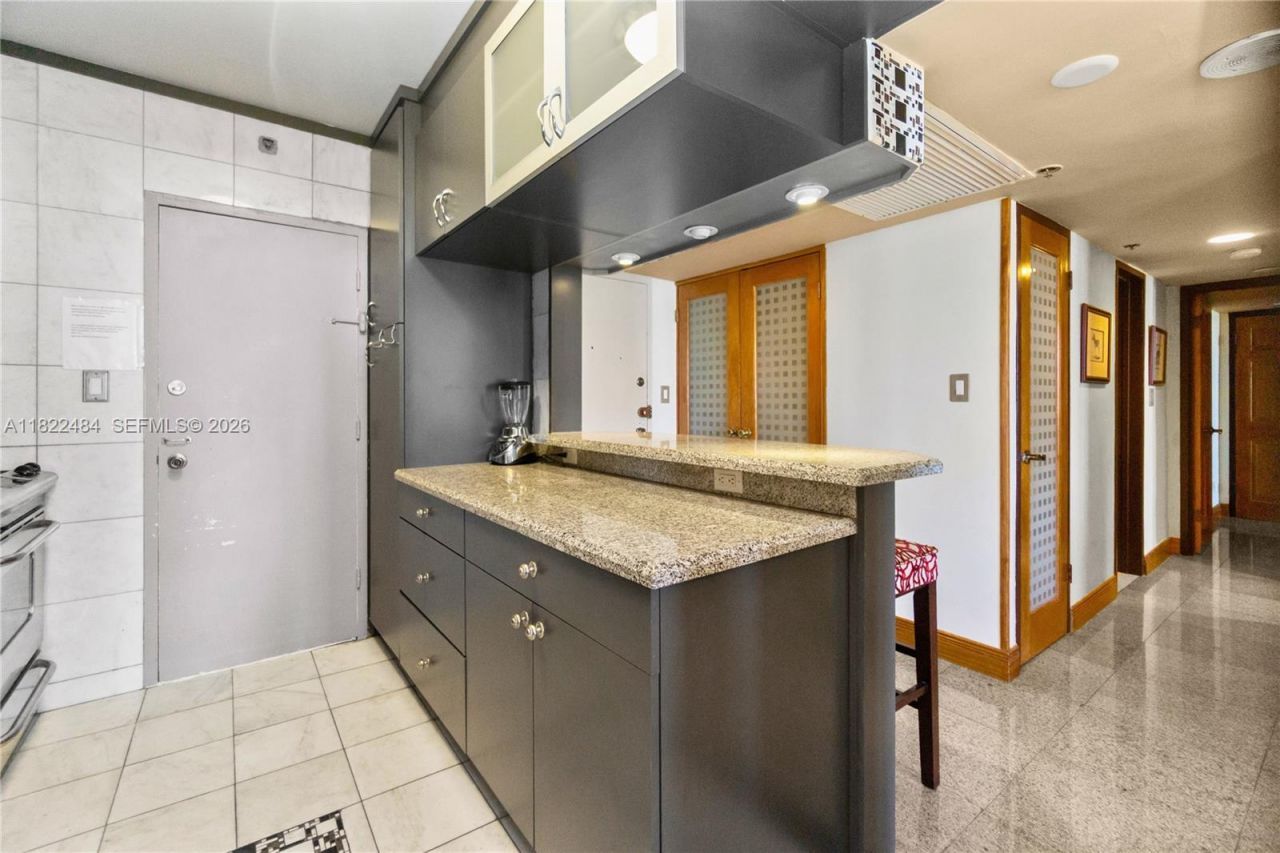 100 Lincoln Rd, Unit 811, Miami Beach, FL 33139 Photo