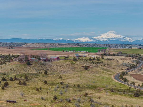 7507 NE Quaale Road, Madras, OR 97741