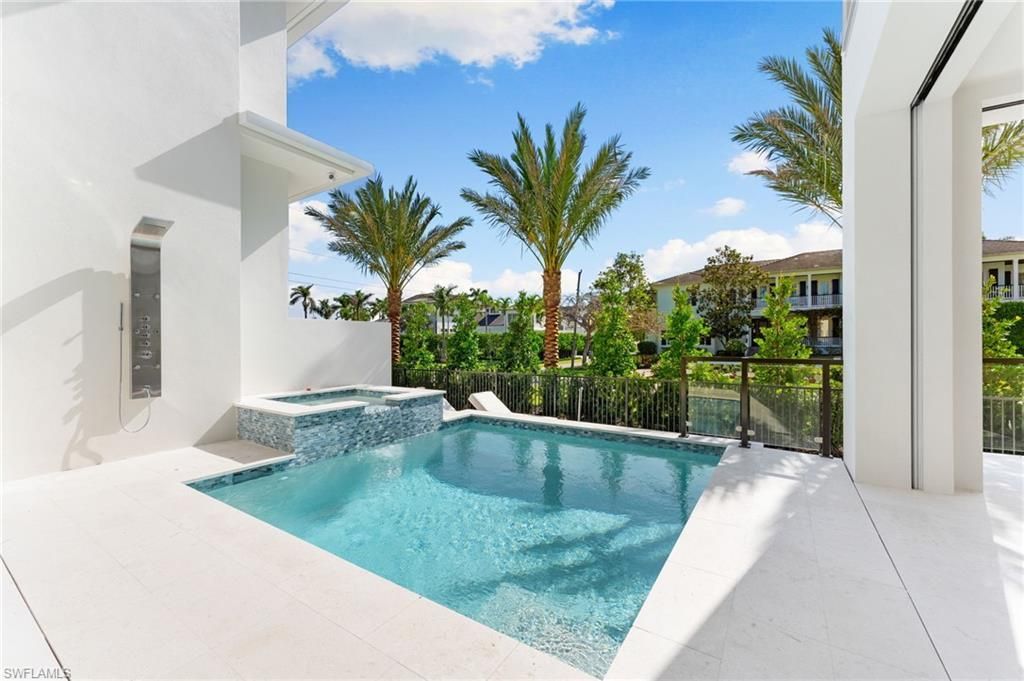 581 14th Ave S, Naples, FL 34102 Photo