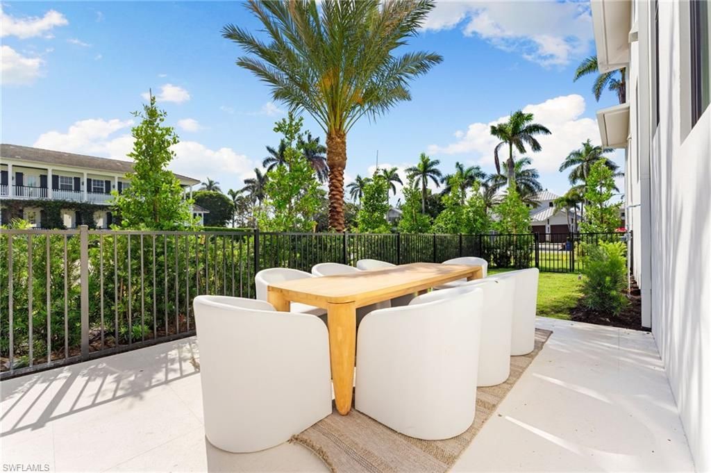 581 14th Ave S, Naples, FL 34102 Photo