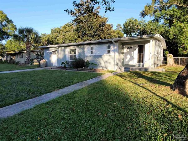 33 Nottingham Way, Pensacola, FL 32506