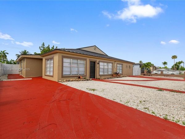 230 W 47th St, Hialeah, FL 33012