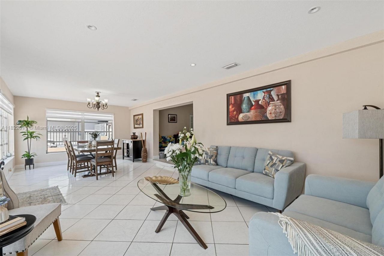 230 W 47th St, Hialeah, FL 33012 Photo