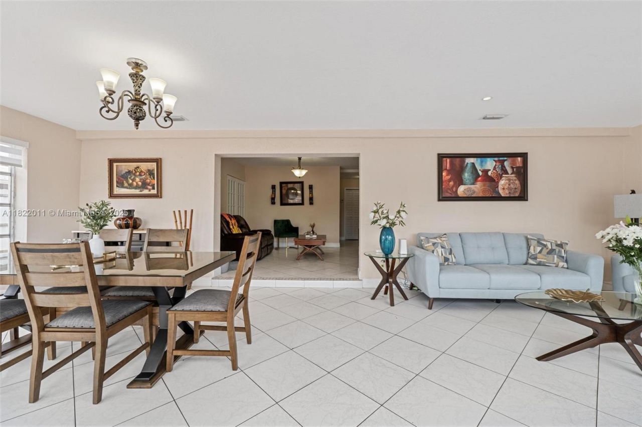 230 W 47th St, Hialeah, FL 33012 Photo