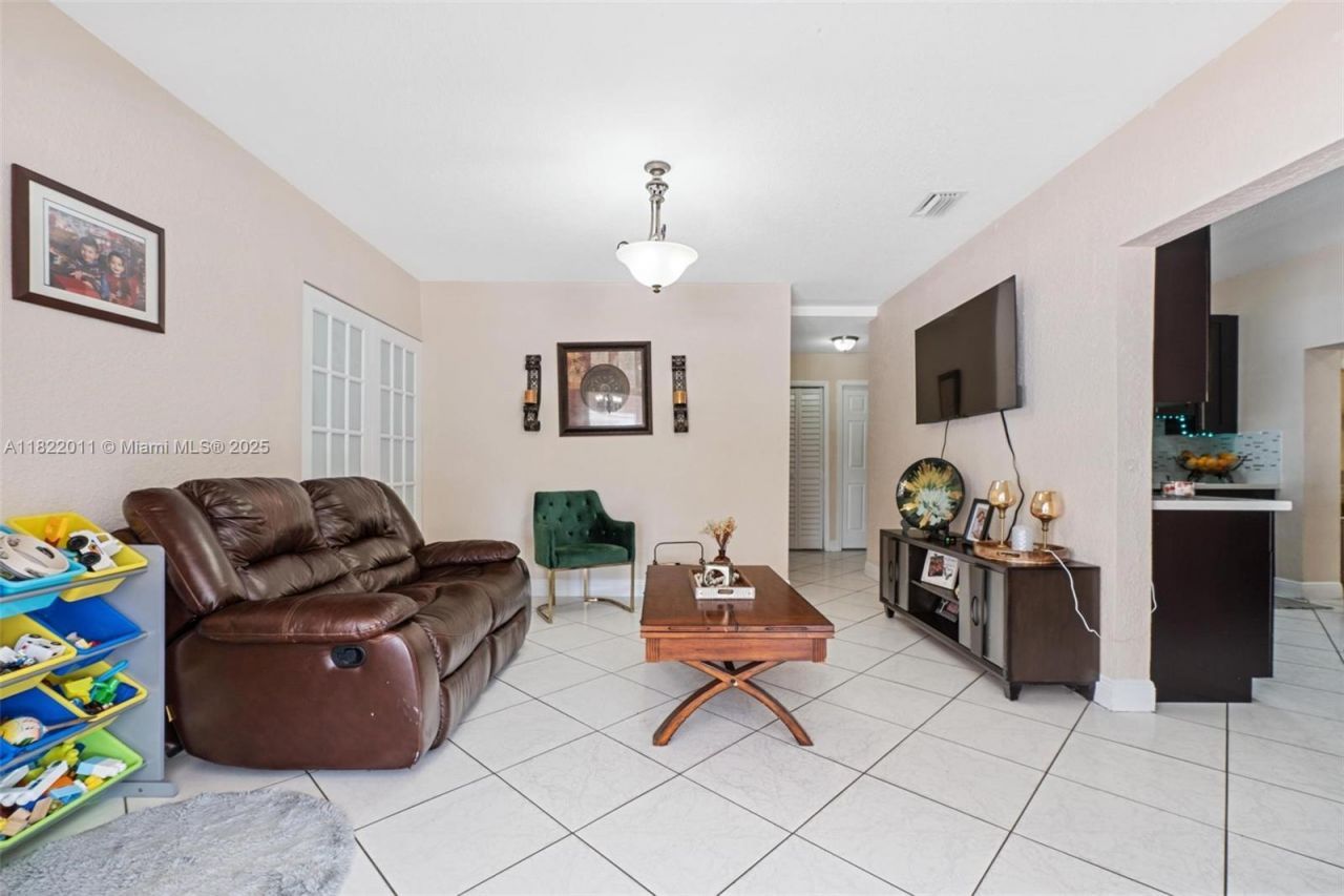 230 W 47th St, Hialeah, FL 33012 Photo