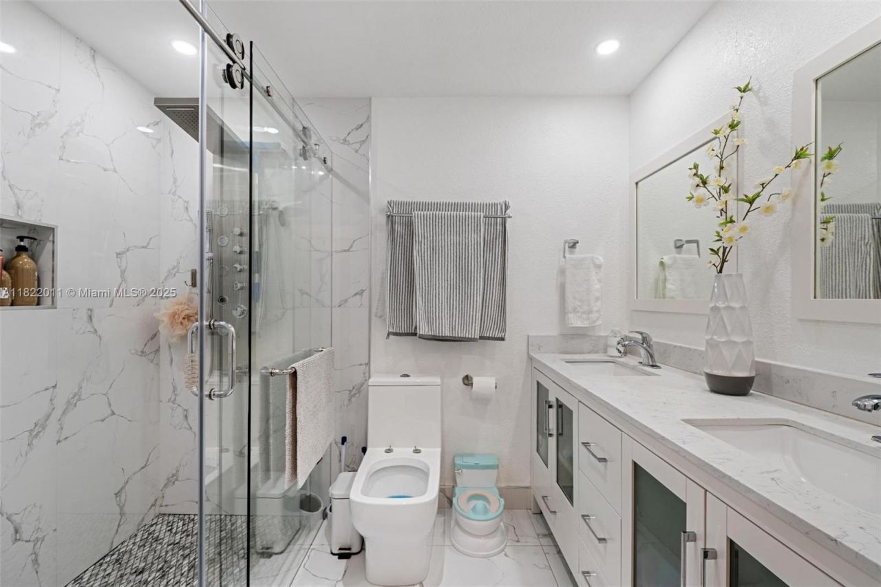 230 W 47th St, Hialeah, FL 33012 Photo