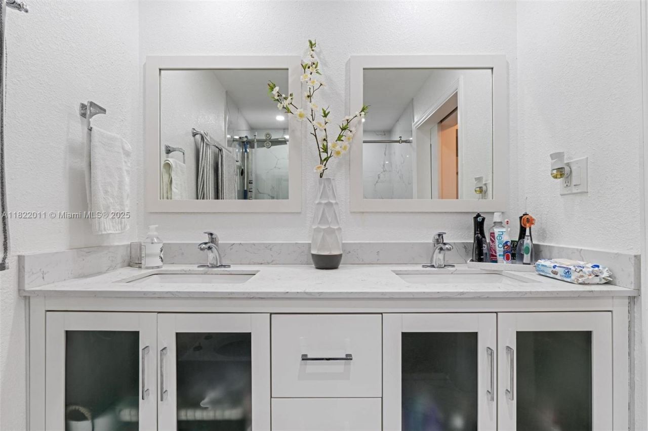 230 W 47th St, Hialeah, FL 33012 Photo