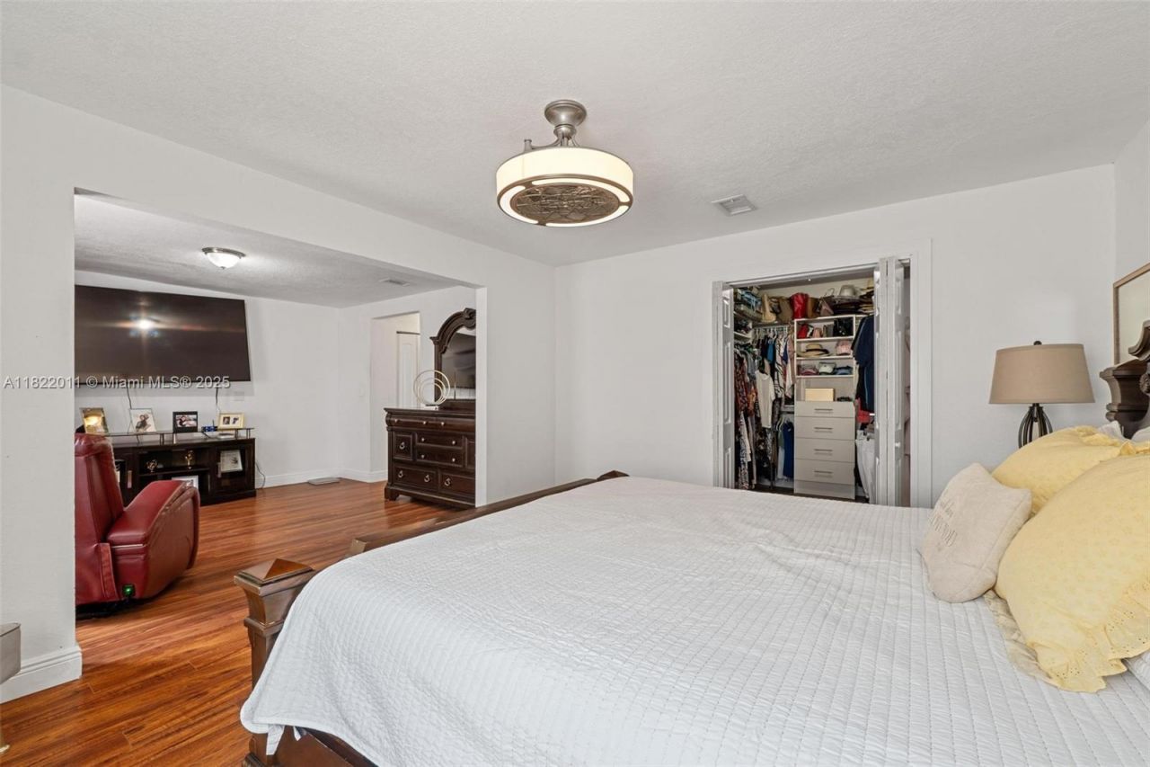 230 W 47th St, Hialeah, FL 33012 Photo