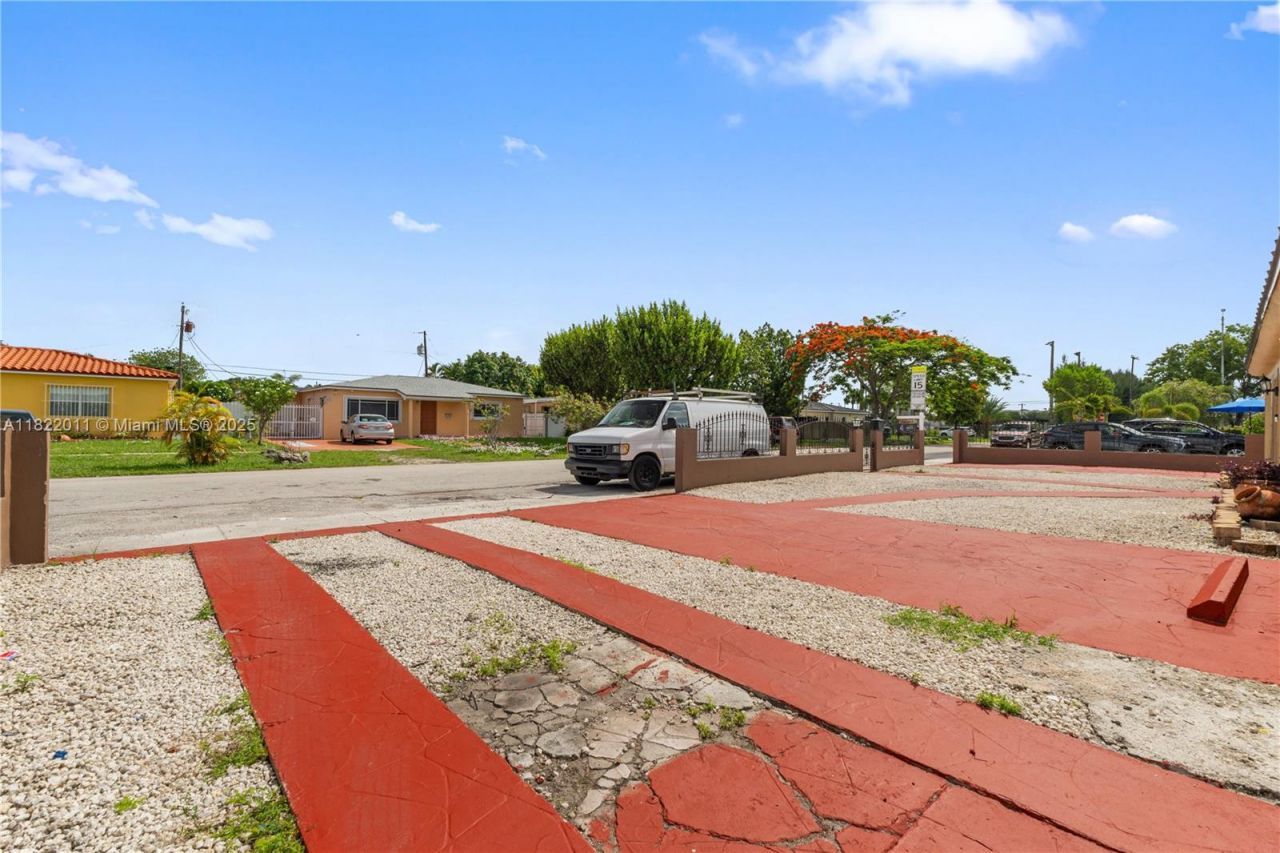 230 W 47th St, Hialeah, FL 33012 Photo