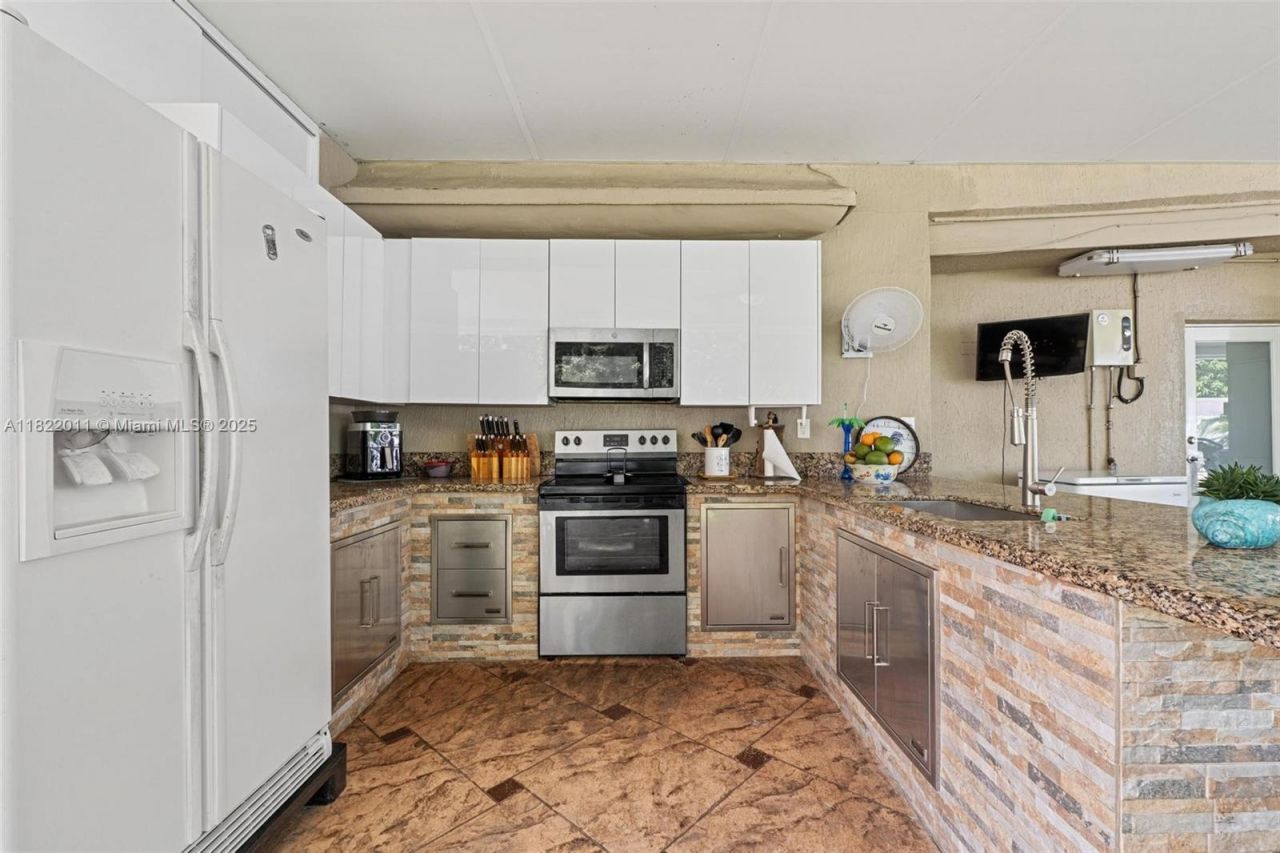 230 W 47th St, Hialeah, FL 33012 Photo