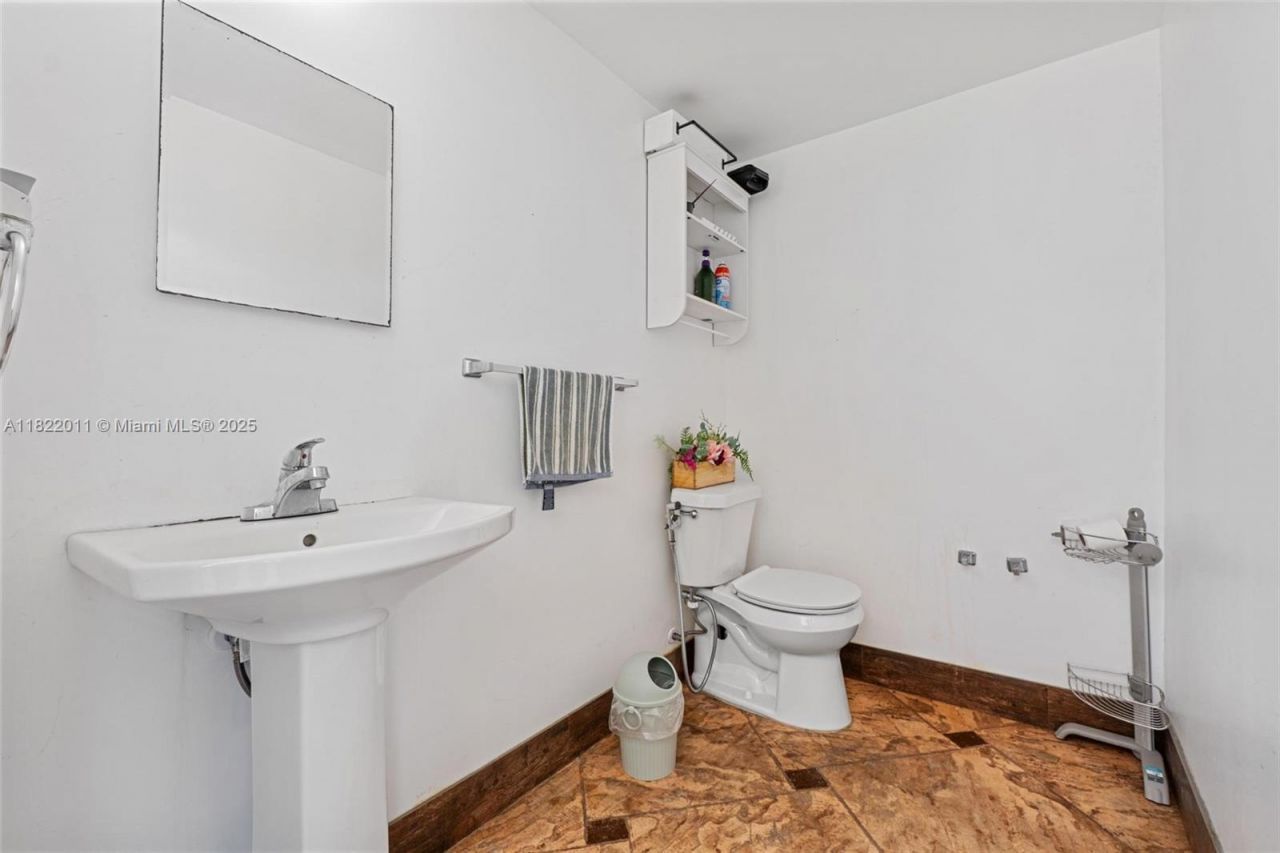 230 W 47th St, Hialeah, FL 33012 Photo