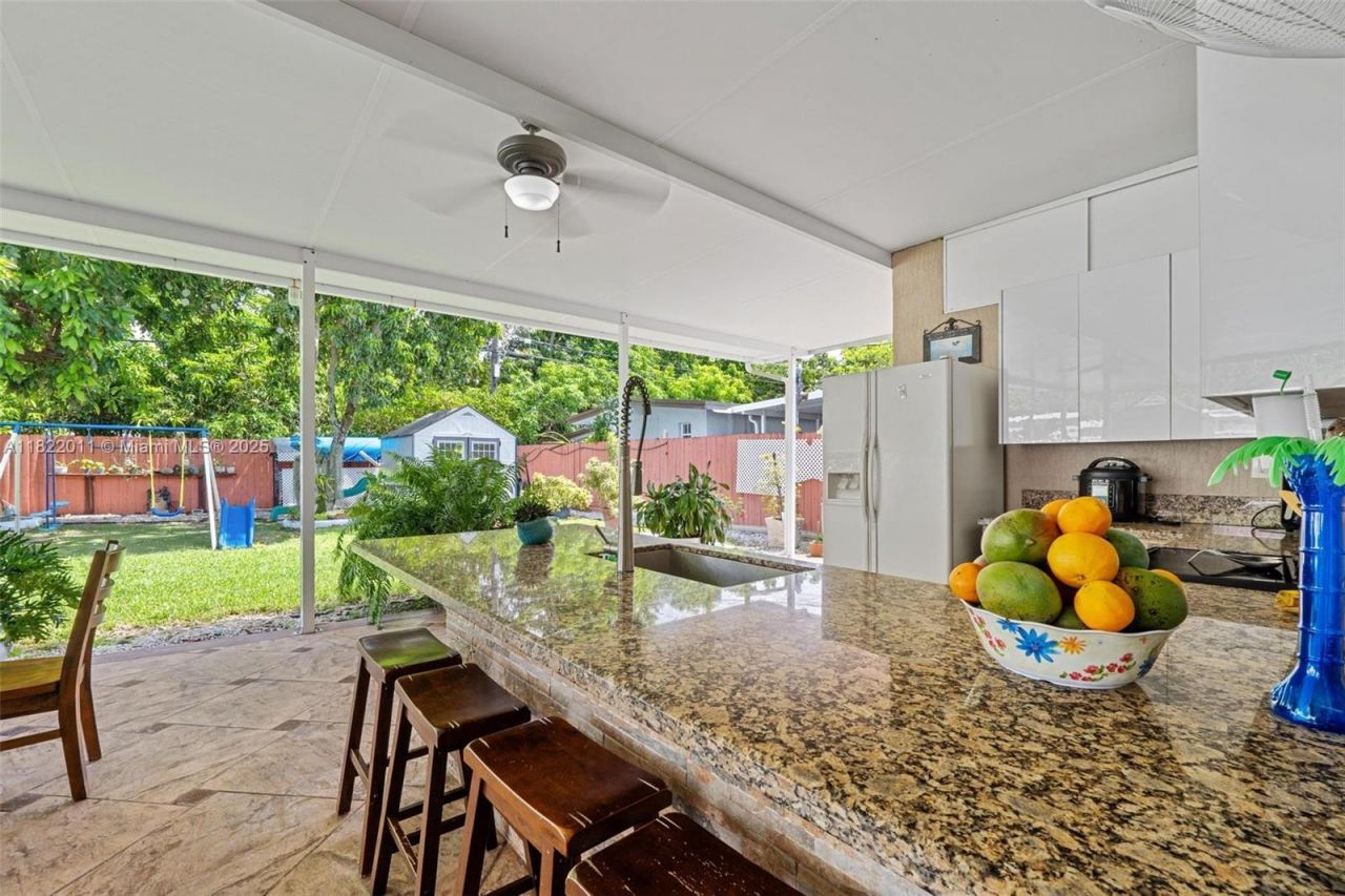 230 W 47th St, Hialeah, FL 33012 Photo