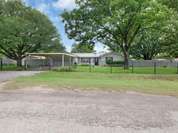 310 Cardinal LN, Burnet, TX 78611
