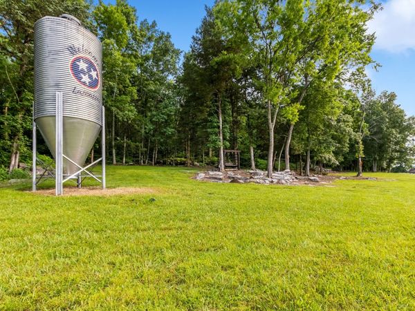 1049 Oregon Rd, Lascassas, TN 37085