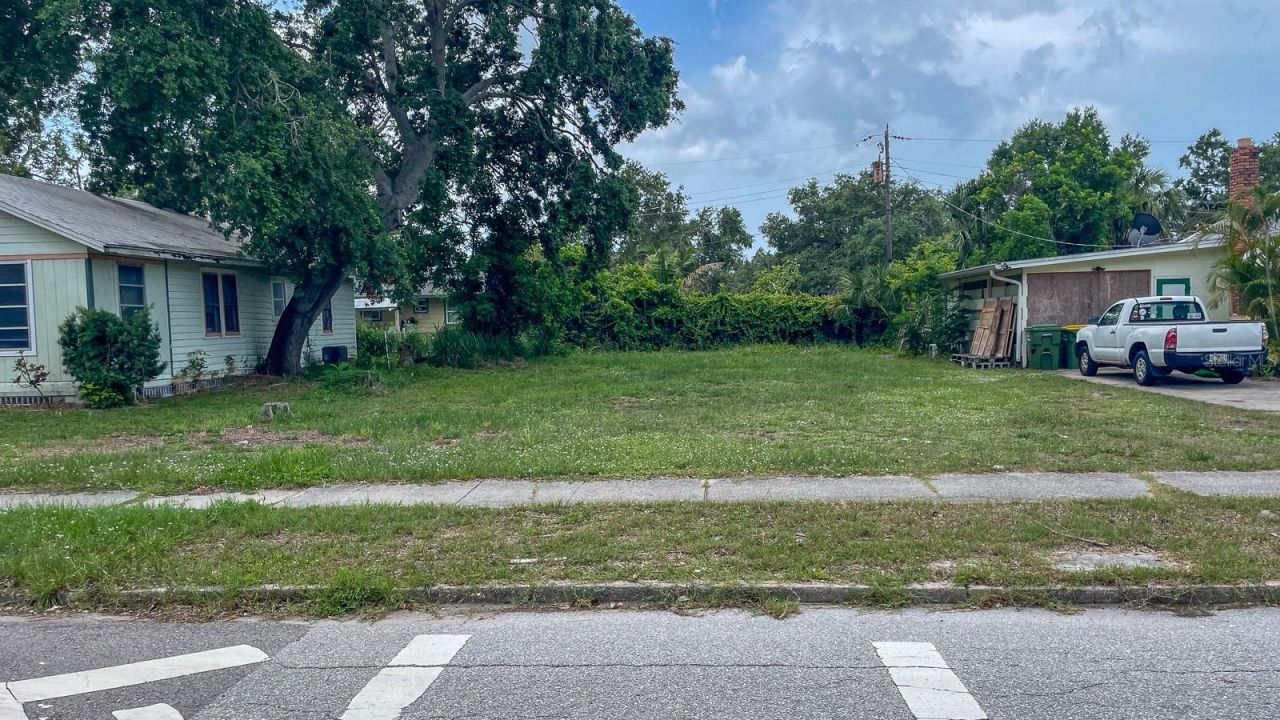 2050-2026 10th, Sarasota, FL 34237 Photo