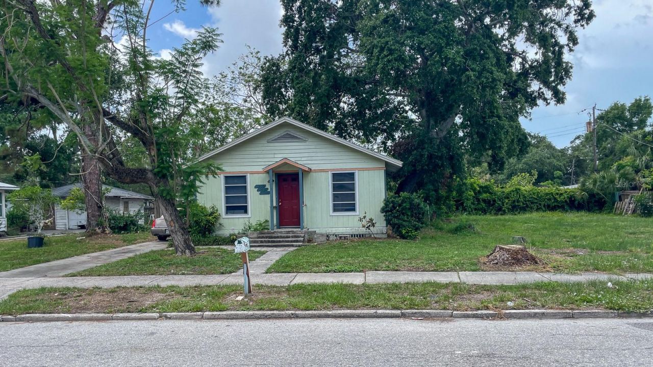 2050-2026 10th, Sarasota, FL 34237 Photo