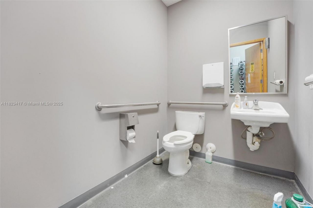 6775 NW 15th Ave, Fort Lauderdale, FL 33309 Photo